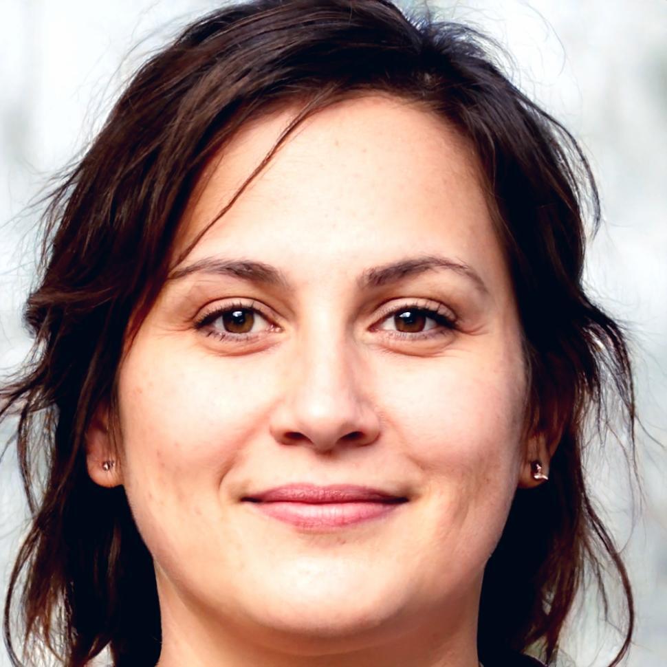 Teilnehmerin mit erfolgreicher Weiterbildung